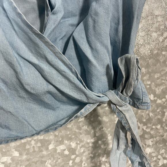 Jones Jeans Women's Blue Chambray Sleeveless Wrap Top - Size 14P - Western Boho - Picture 3 of 6